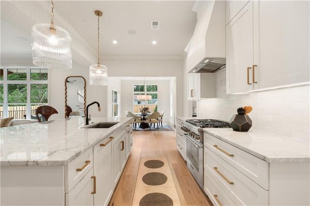4617 W 72nd Street, Prairie Village, KS 66208