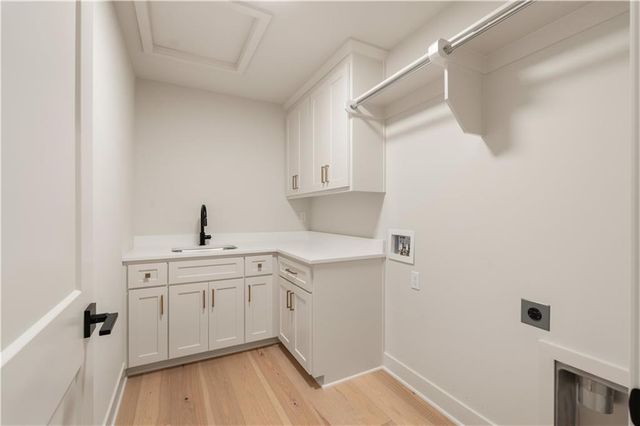 4617 W 72nd Street, Prairie Village, KS 66208