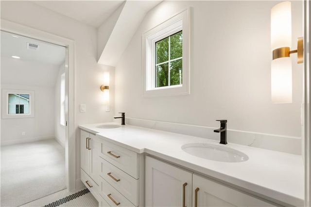 4617 W 72nd Street, Prairie Village, KS 66208