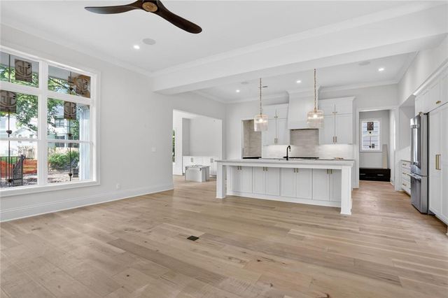 4617 W 72nd Street, Prairie Village, KS 66208