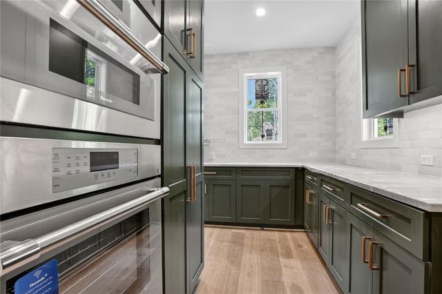 4617 W 72nd Street, Prairie Village, KS 66208