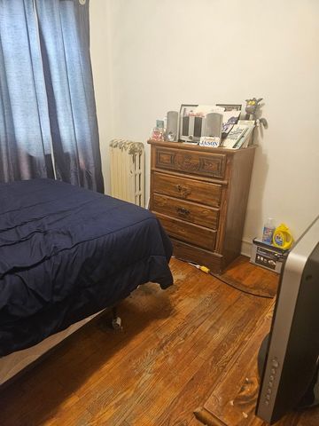 4015 W Potomac Avenue, Chicago, IL 60651