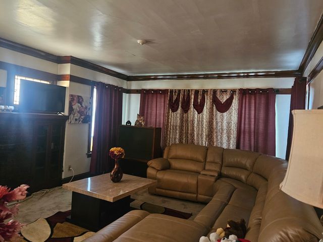 4015 W Potomac Avenue, Chicago, IL 60651