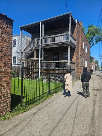 4015 W Potomac Avenue, Chicago, IL 60651