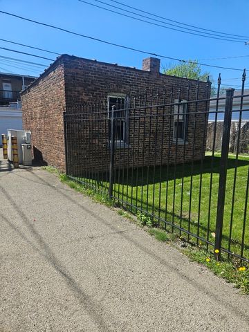 4015 W Potomac Avenue, Chicago, IL 60651