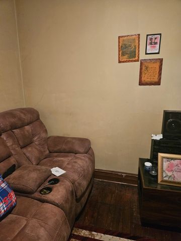 4015 W Potomac Avenue, Chicago, IL 60651