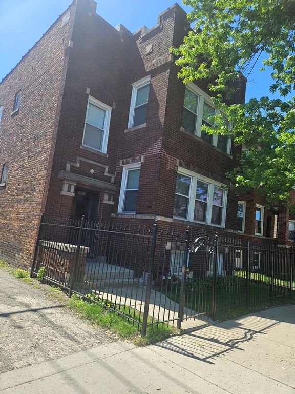 4015 W Potomac Avenue, Chicago, IL 60651