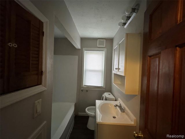 15545 Woodbine, Redford, MI 48239