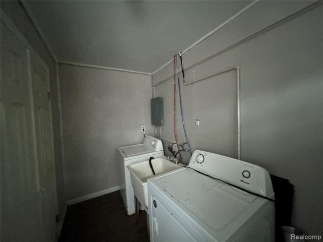 15545 Woodbine, Redford, MI 48239