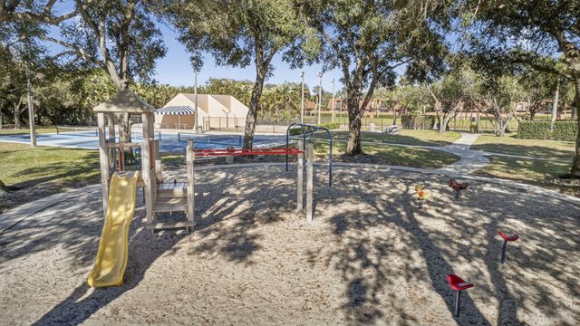 1101 11TH Way, West Palm Beach, FL 33407