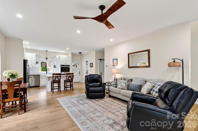 310 Magnolia Ridge Road, Swannanoa, NC 28778