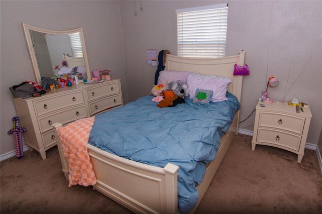 200 E Keanahalululu LN R, Bastrop, TX 78602