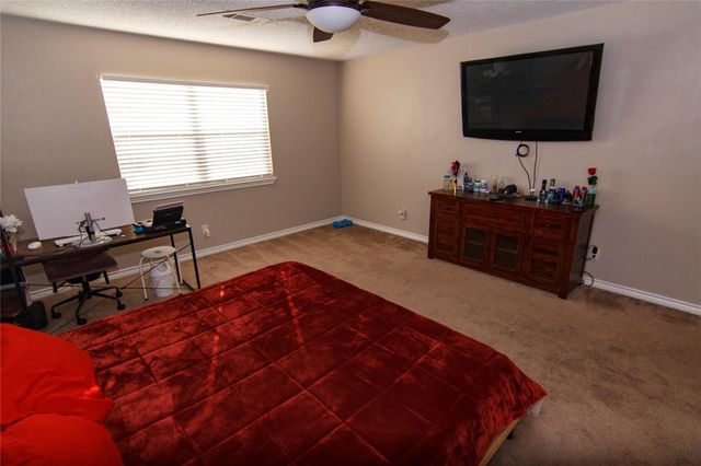 200 E Keanahalululu LN R, Bastrop, TX 78602