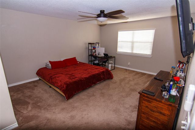 200 E Keanahalululu LN R, Bastrop, TX 78602