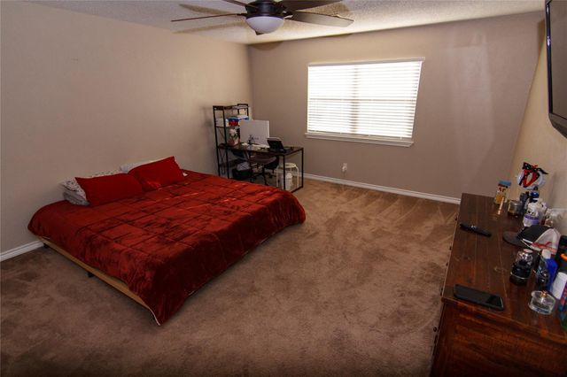 200 E Keanahalululu LN R, Bastrop, TX 78602