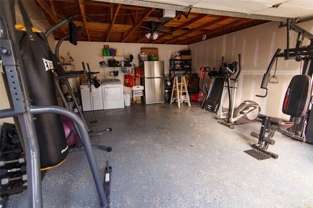 200 E Keanahalululu LN R, Bastrop, TX 78602