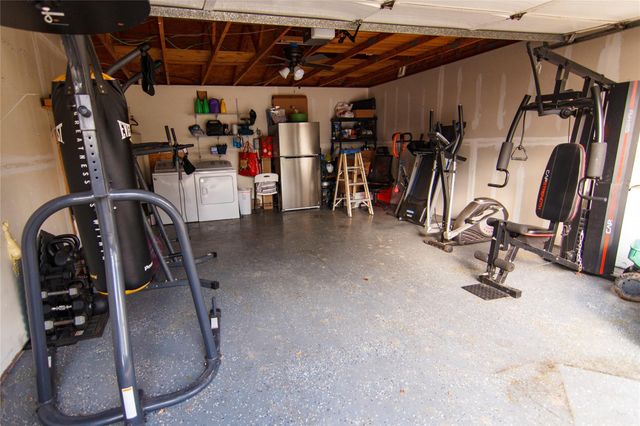 200 E Keanahalululu LN R, Bastrop, TX 78602