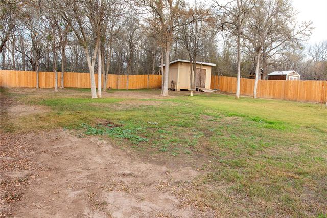 200 E Keanahalululu LN R, Bastrop, TX 78602