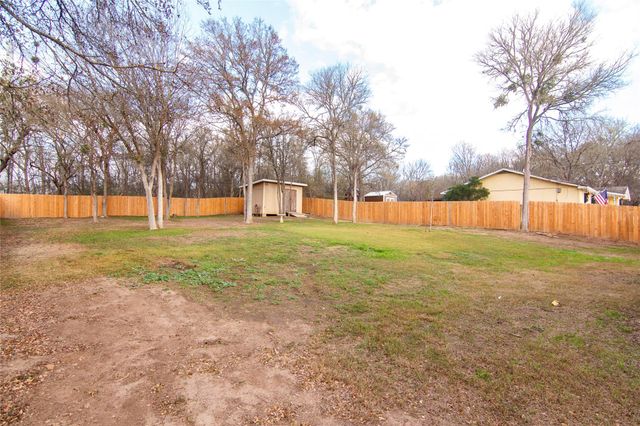 200 E Keanahalululu LN R, Bastrop, TX 78602