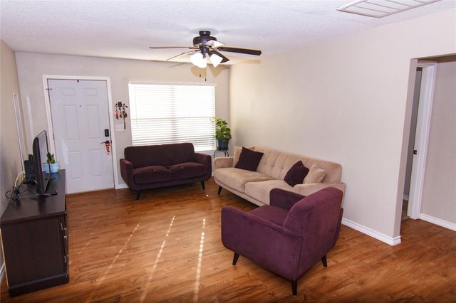 200 E Keanahalululu LN R, Bastrop, TX 78602