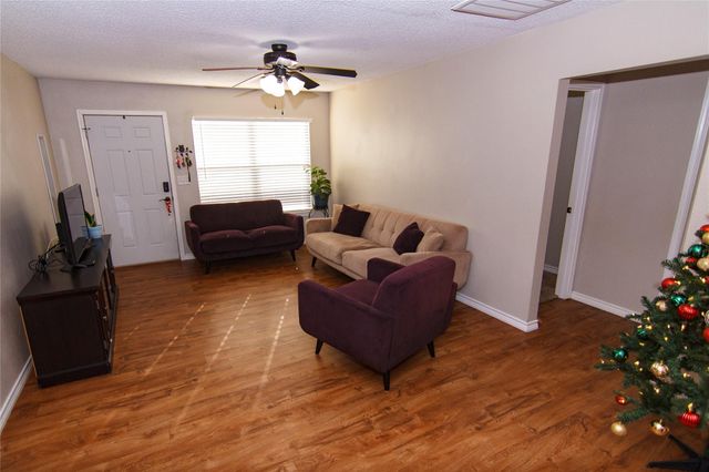 200 E Keanahalululu LN R, Bastrop, TX 78602