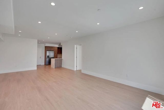 14419 Riverside Drive 204, Sherman Oaks, CA 91423