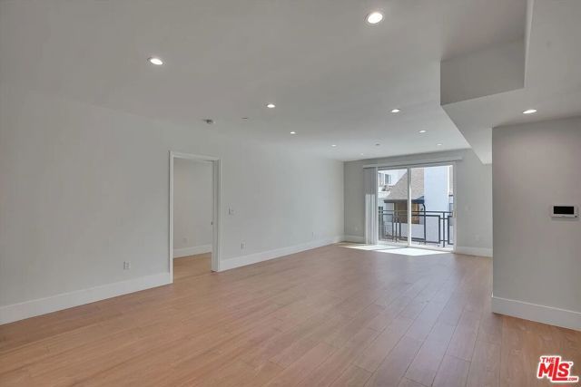 14419 Riverside Drive 204, Sherman Oaks, CA 91423