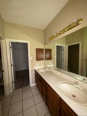 2518 SAGE HOLW, San Antonio, TX 78251