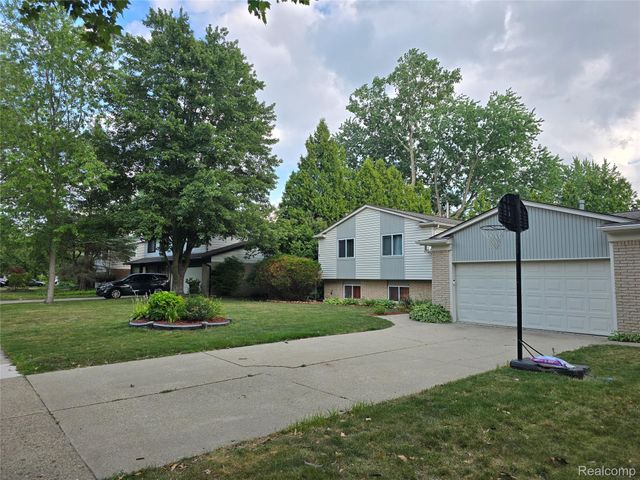 2310 Cumberland Drive, Troy, MI 48085