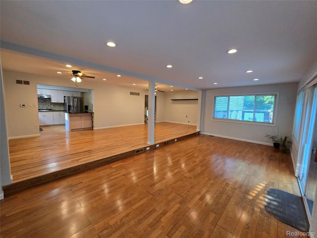 2310 Cumberland Drive, Troy, MI 48085