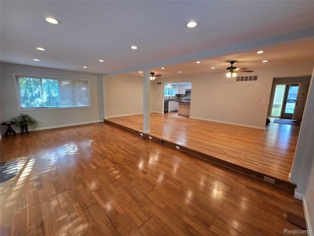 2310 Cumberland Drive, Troy, MI 48085