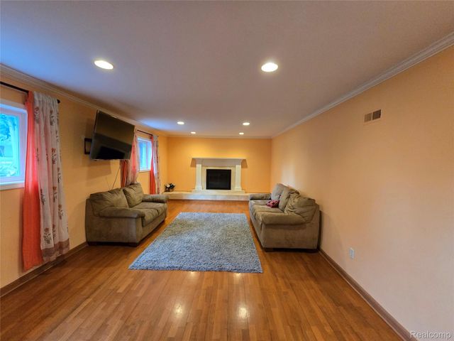 2310 Cumberland Drive, Troy, MI 48085