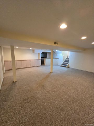 2310 Cumberland Drive, Troy, MI 48085