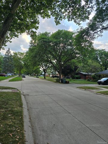 2310 Cumberland Drive, Troy, MI 48085