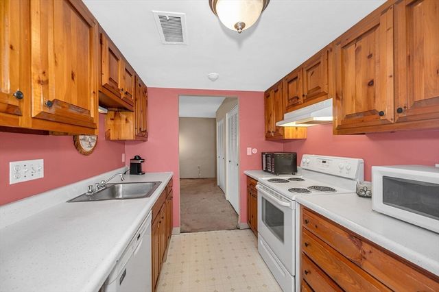 49 Melrose St 4B, Melrose, MA 02176