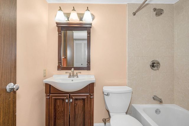 49 Melrose St 4B, Melrose, MA 02176
