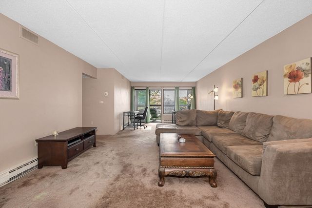 49 Melrose St 4B, Melrose, MA 02176