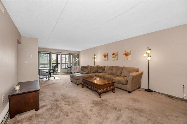 49 Melrose St 4B, Melrose, MA 02176