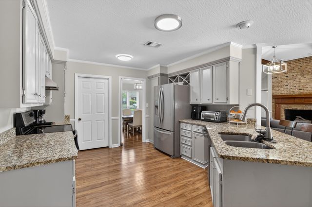105 Wellington Cir., Hattiesburg, MS 39402