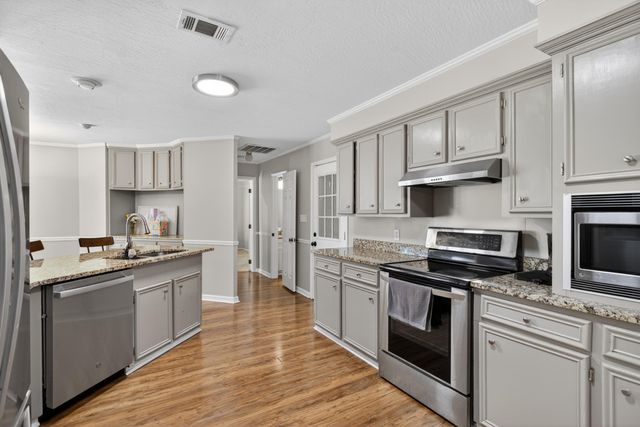 105 Wellington Cir., Hattiesburg, MS 39402