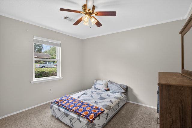 105 Wellington Cir., Hattiesburg, MS 39402