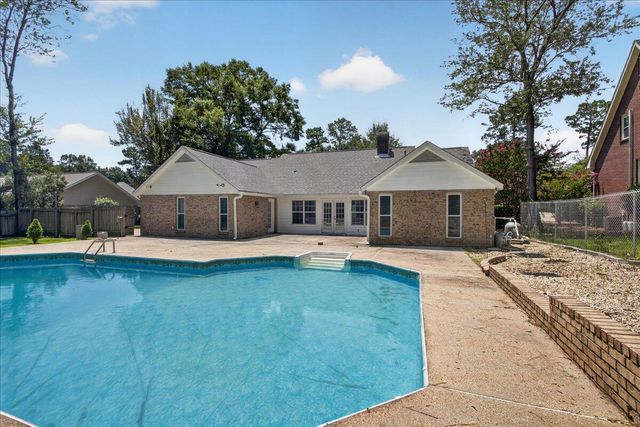 105 Wellington Cir., Hattiesburg, MS 39402
