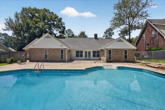 105 Wellington Cir., Hattiesburg, MS 39402