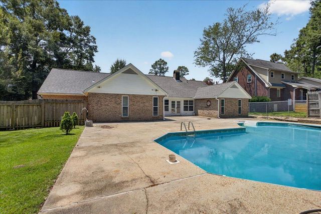 105 Wellington Cir., Hattiesburg, MS 39402