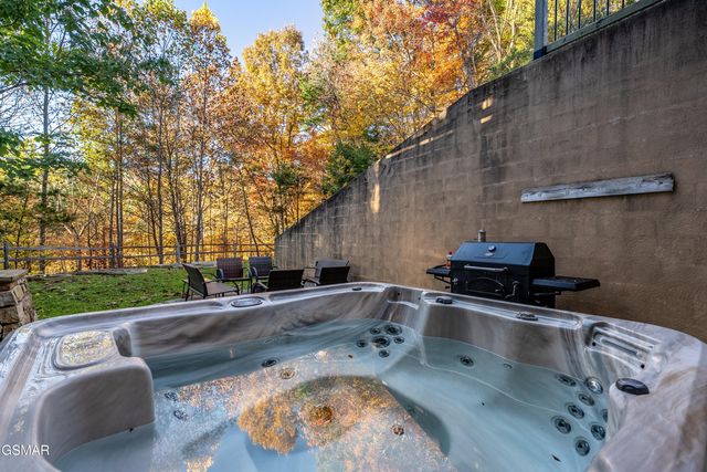 415 Matterhorn Drive, Gatlinburg, TN 37738