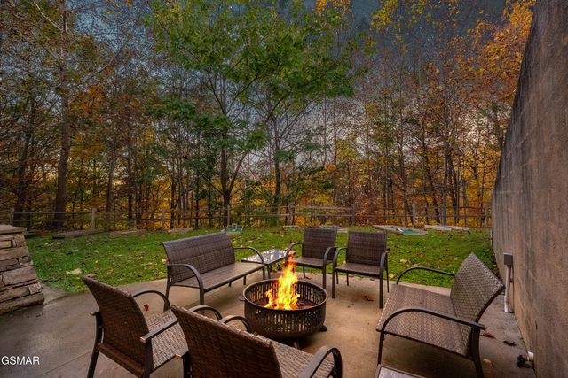 415 Matterhorn Drive, Gatlinburg, TN 37738