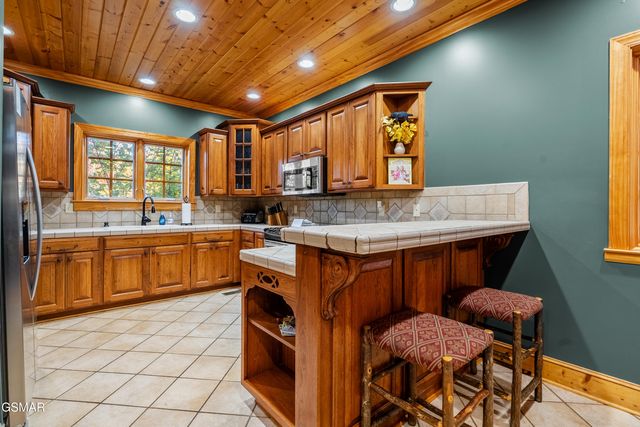 415 Matterhorn Drive, Gatlinburg, TN 37738