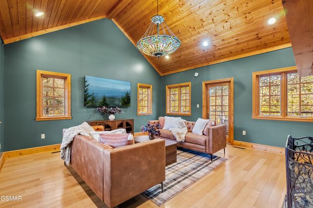 415 Matterhorn Drive, Gatlinburg, TN 37738