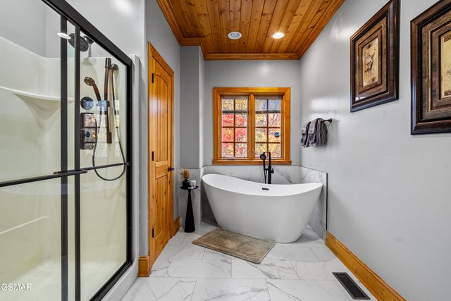 415 Matterhorn Drive, Gatlinburg, TN 37738