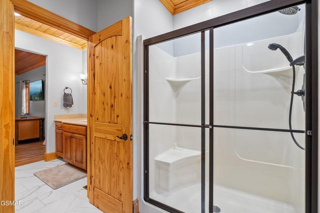 415 Matterhorn Drive, Gatlinburg, TN 37738